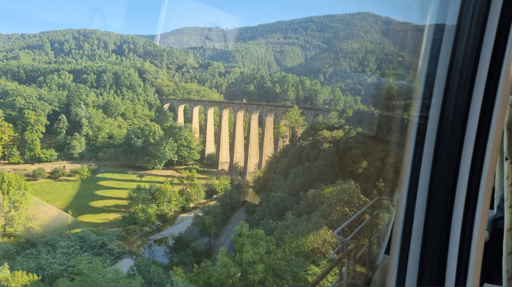 Tagesausflug mit der Cevennenbahn von Nimes nach Langeac. Die Bahnstrecke durch den Nationalpark Cevennen gilt als eine der schönsten Frankreichs.