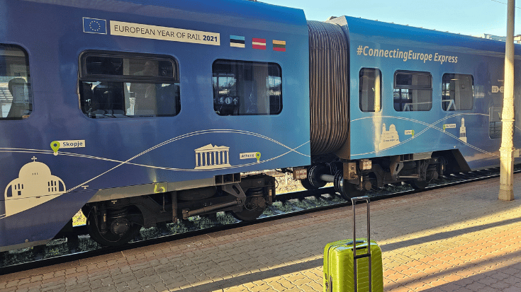 Fahrt von Vilnius (Litauen) nach Riga (Lettland) mit dem Original-Sonderzug, der 2021 im europäischen Jahr der Schiene als „ConnectingEurope Express“ durch die EU fuhr.